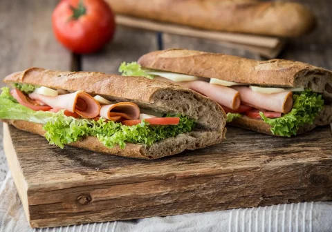 Μπαγκετίνι Σάντουιτς Rustic με Καπνιστή Χοιρινή Μπριζόλα