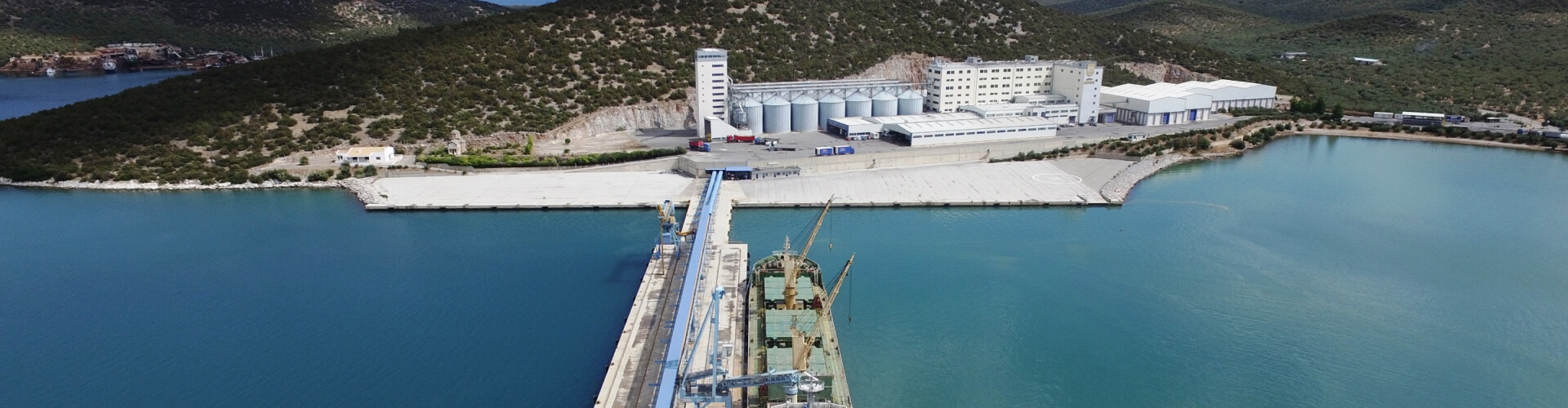 Loulis Mills_Επικοινωνία