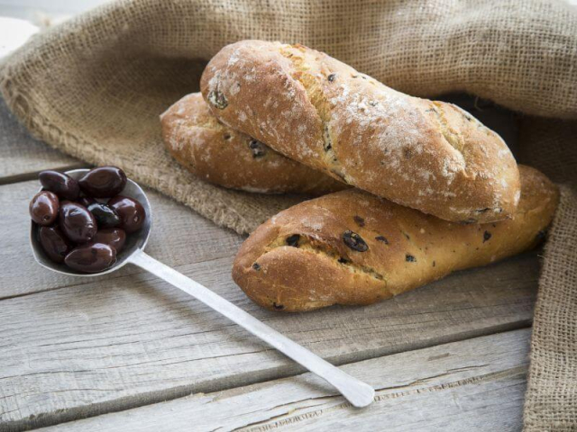 Loulis Mills_Φτιάχνουμε νόστιμο και ζουμερό ελιόψωμο και γιορτάζουμε την Παγκόσμια Ημέρα Ελιάς στις 26 Νοεμβρίου